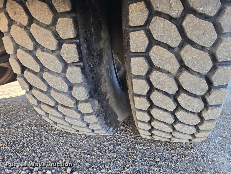 image for item ES2888 1981 Ford 900 digger derrick truck