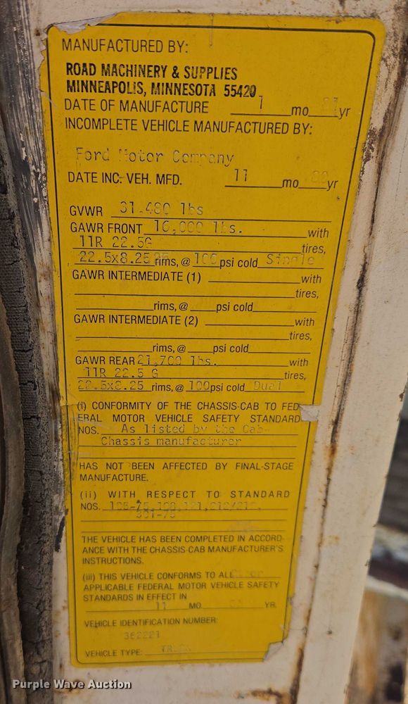 image for item ES2888 1981 Ford 900 digger derrick truck