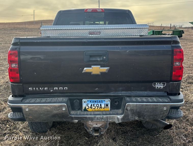 image for item ES5009 2015 Chevrolet Silverado 2500HD Crew Cab pickup truck