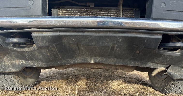 image for item ES5009 2015 Chevrolet Silverado 2500HD Crew Cab pickup truck