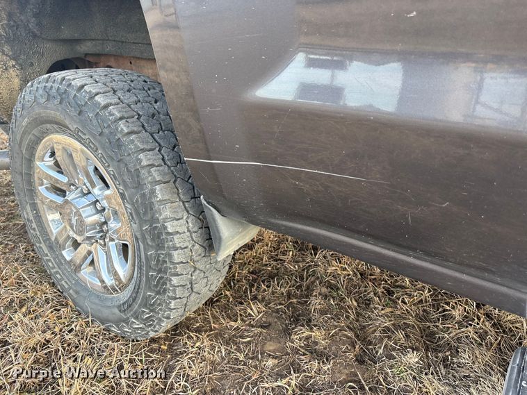 image for item ES5009 2015 Chevrolet Silverado 2500HD Crew Cab pickup truck