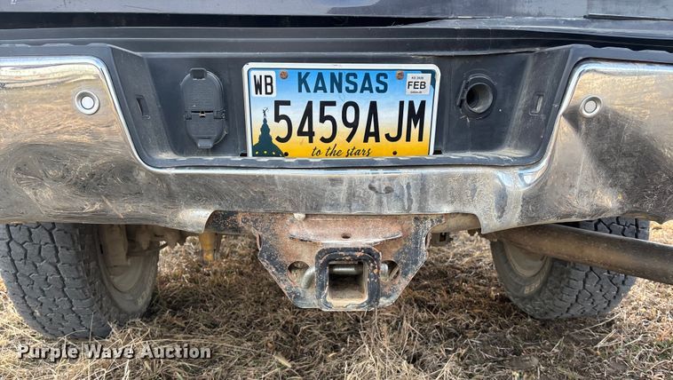 image for item ES5009 2015 Chevrolet Silverado 2500HD Crew Cab pickup truck