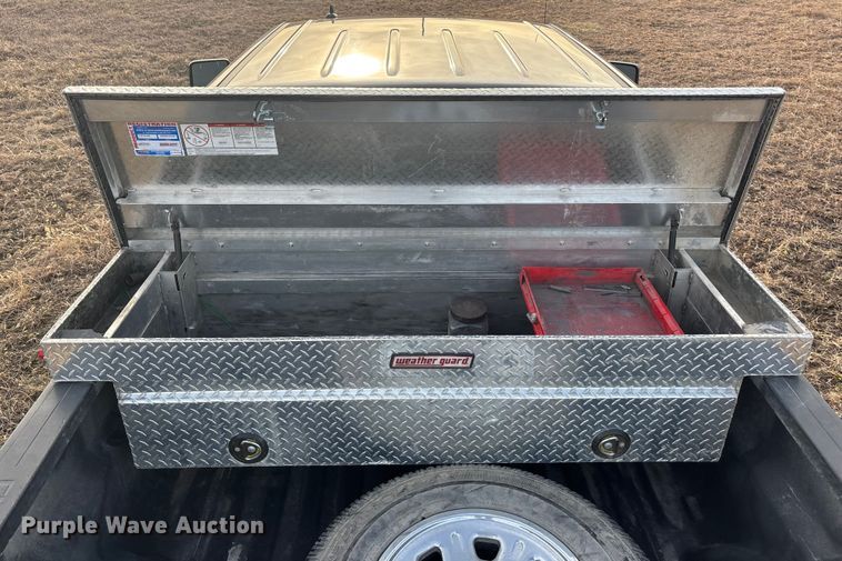 image for item ES5009 2015 Chevrolet Silverado 2500HD Crew Cab pickup truck