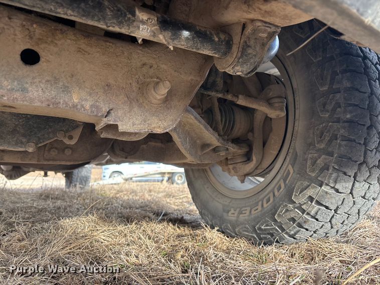 image for item ES5009 2015 Chevrolet Silverado 2500HD Crew Cab pickup truck