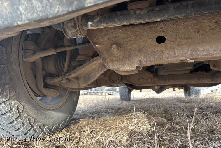 image for item ES5009 2015 Chevrolet Silverado 2500HD Crew Cab pickup truck