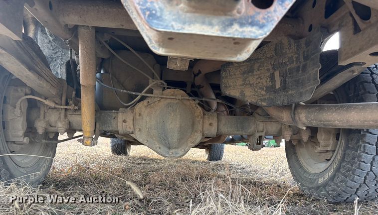 image for item ES5009 2015 Chevrolet Silverado 2500HD Crew Cab pickup truck