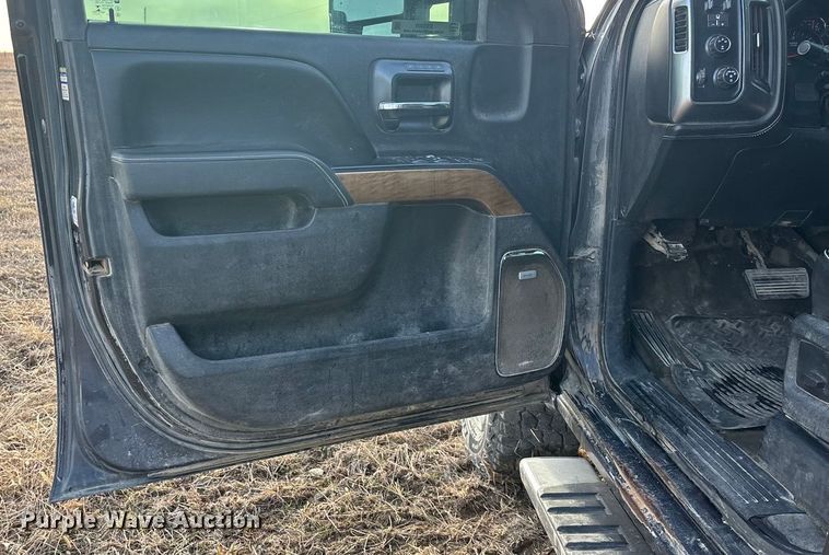 image for item ES5009 2015 Chevrolet Silverado 2500HD Crew Cab pickup truck