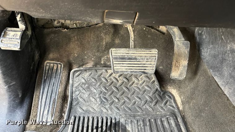 image for item ES5009 2015 Chevrolet Silverado 2500HD Crew Cab pickup truck