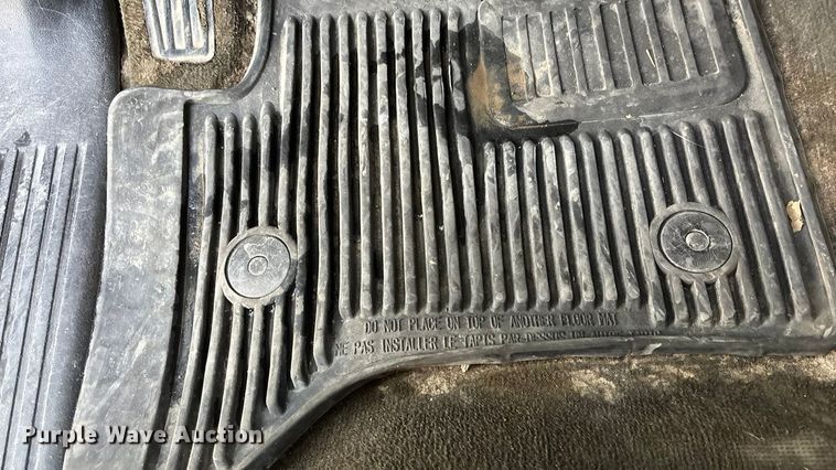 image for item ES5009 2015 Chevrolet Silverado 2500HD Crew Cab pickup truck