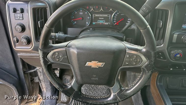 image for item ES5009 2015 Chevrolet Silverado 2500HD Crew Cab pickup truck