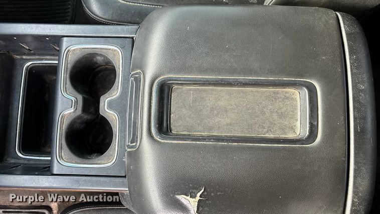 image for item ES5009 2015 Chevrolet Silverado 2500HD Crew Cab pickup truck