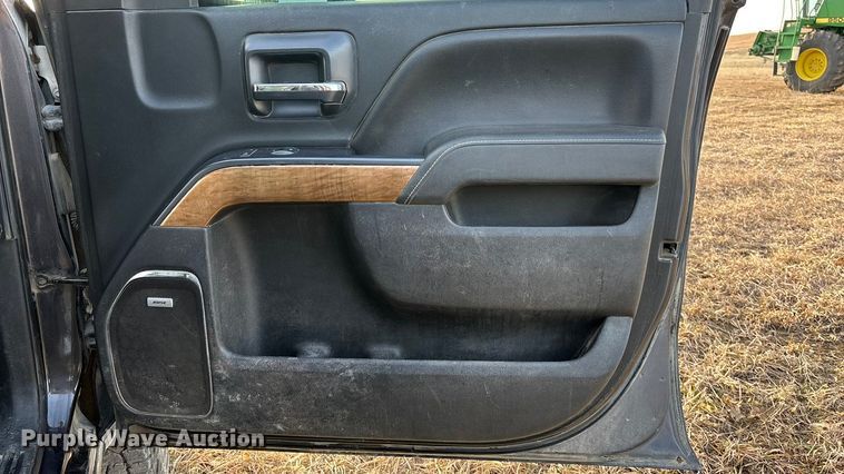 image for item ES5009 2015 Chevrolet Silverado 2500HD Crew Cab pickup truck