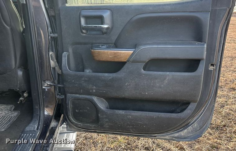 image for item ES5009 2015 Chevrolet Silverado 2500HD Crew Cab pickup truck