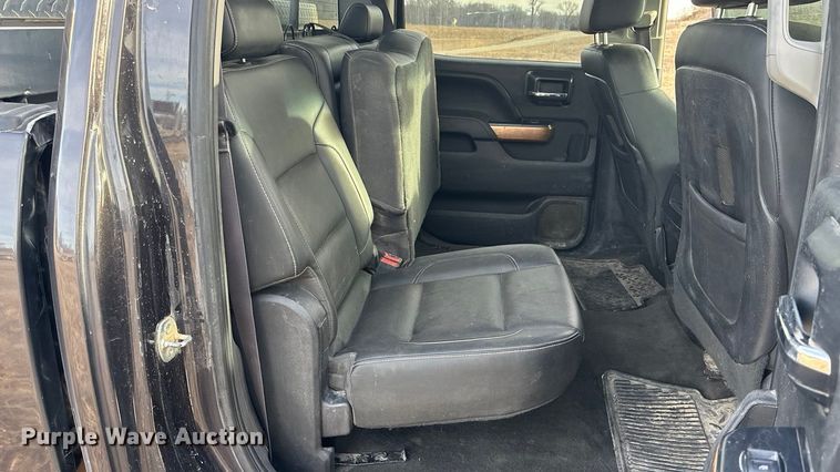 image for item ES5009 2015 Chevrolet Silverado 2500HD Crew Cab pickup truck