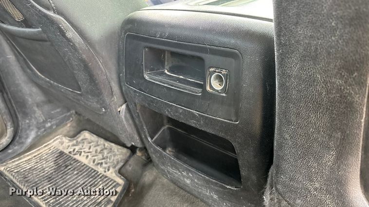 image for item ES5009 2015 Chevrolet Silverado 2500HD Crew Cab pickup truck