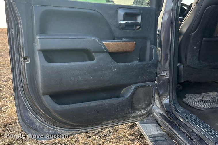 image for item ES5009 2015 Chevrolet Silverado 2500HD Crew Cab pickup truck