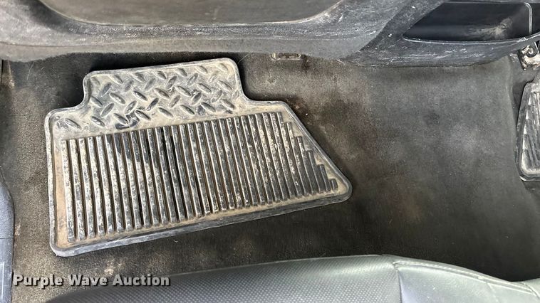 image for item ES5009 2015 Chevrolet Silverado 2500HD Crew Cab pickup truck