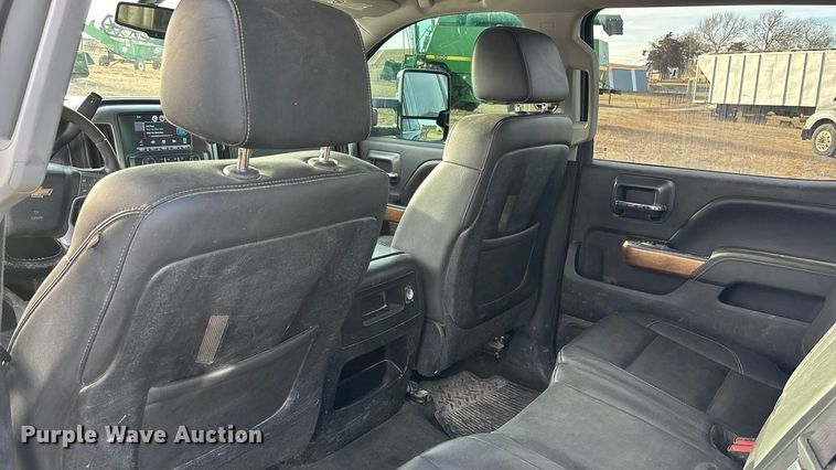 image for item ES5009 2015 Chevrolet Silverado 2500HD Crew Cab pickup truck