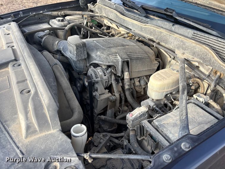 image for item ES5009 2015 Chevrolet Silverado 2500HD Crew Cab pickup truck