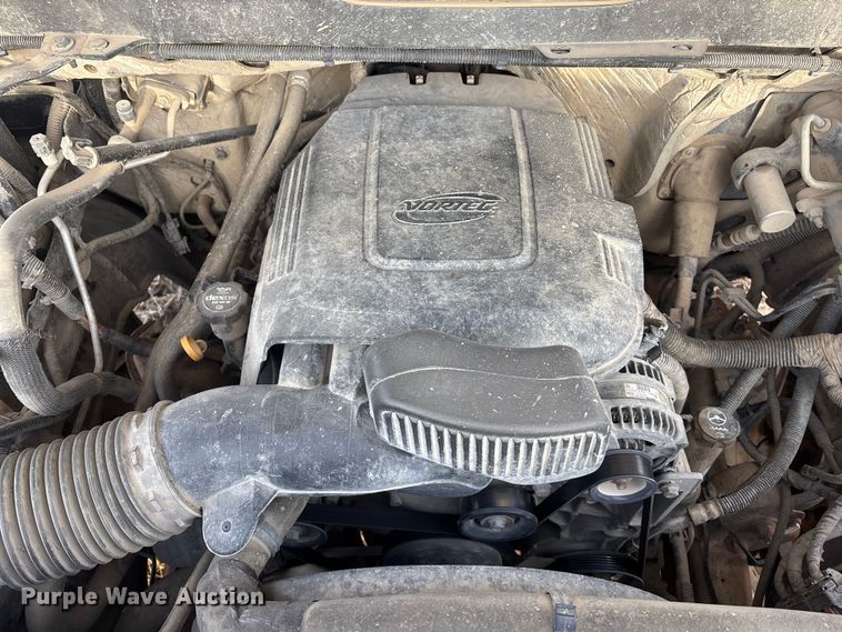 image for item ES5009 2015 Chevrolet Silverado 2500HD Crew Cab pickup truck