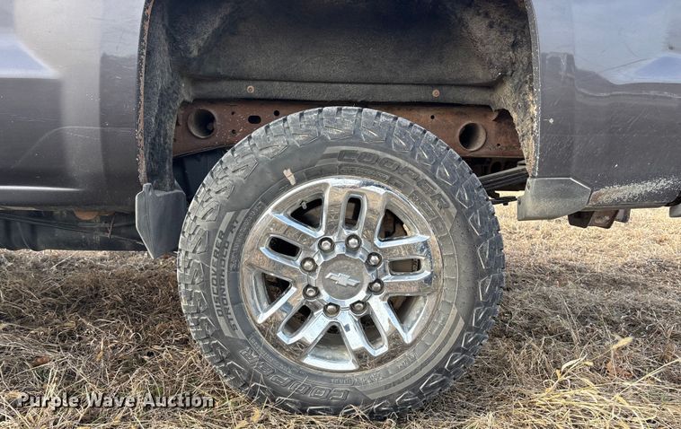 image for item ES5009 2015 Chevrolet Silverado 2500HD Crew Cab pickup truck