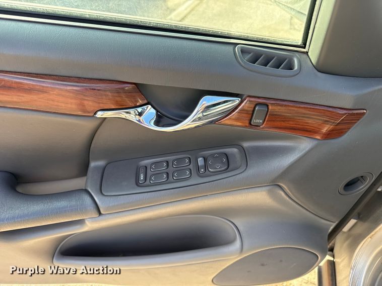 image for item ES5505 2001 Cadillac Eagle hearse