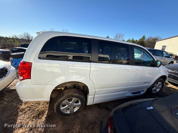 image for item ES5585 2016 Dodge Grand Caravan handicap accessible van