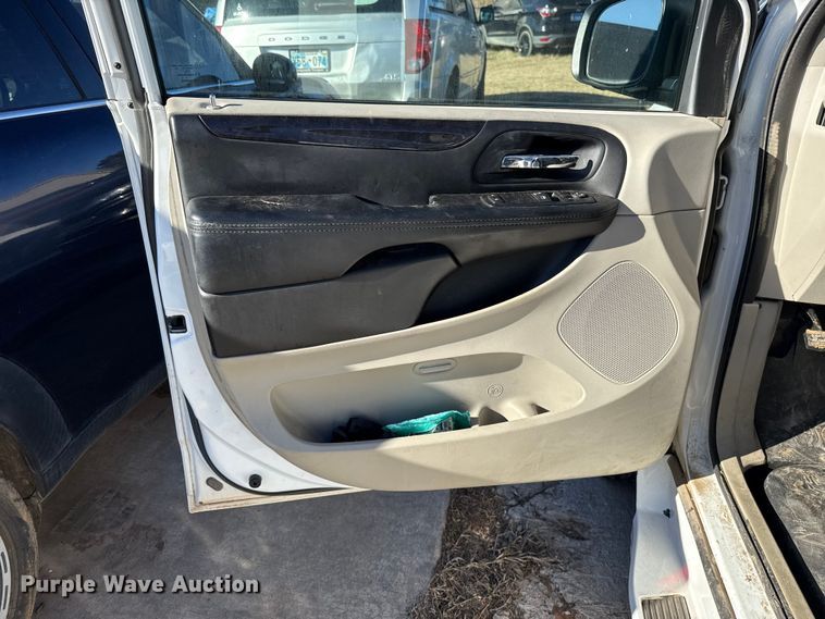 image for item ES5585 2016 Dodge Grand Caravan handicap accessible van