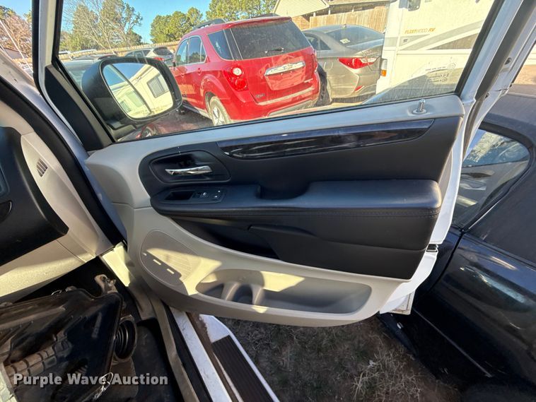 image for item ES5585 2016 Dodge Grand Caravan handicap accessible van