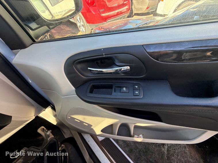 image for item ES5585 2016 Dodge Grand Caravan handicap accessible van