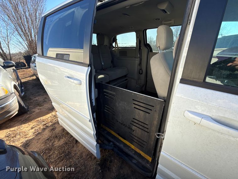 image for item ES5585 2016 Dodge Grand Caravan handicap accessible van