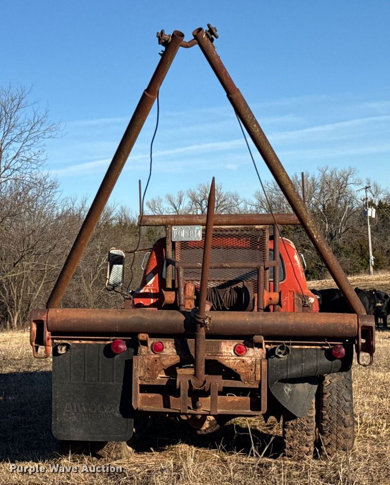 image for item ES5664 1962 Ford F600 winch truck