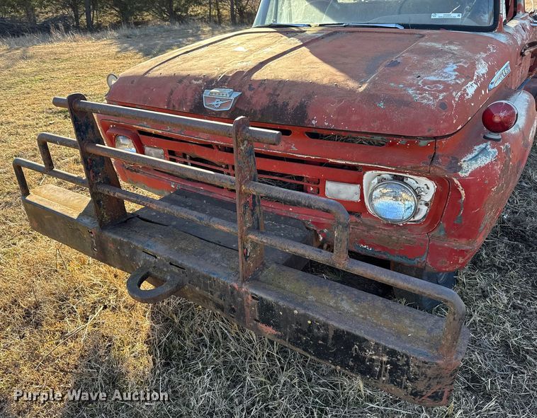 image for item ES5664 1962 Ford F600 winch truck