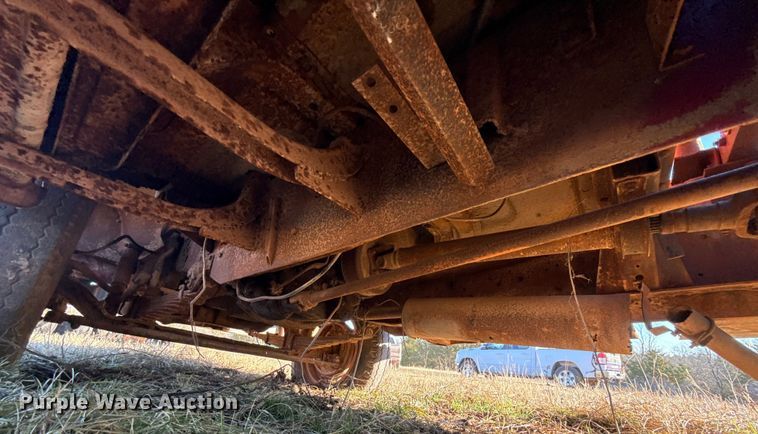 image for item ES5664 1962 Ford F600 winch truck