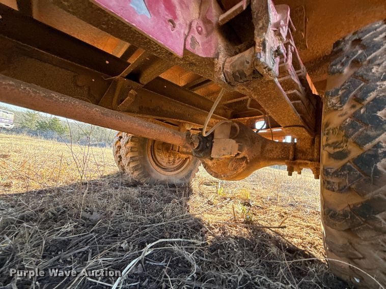 image for item ES5664 1962 Ford F600 winch truck