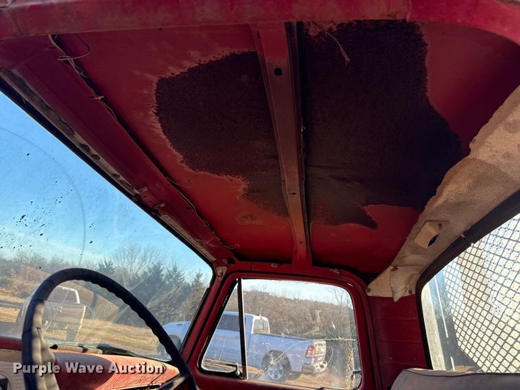 image for item ES5664 1962 Ford F600 winch truck