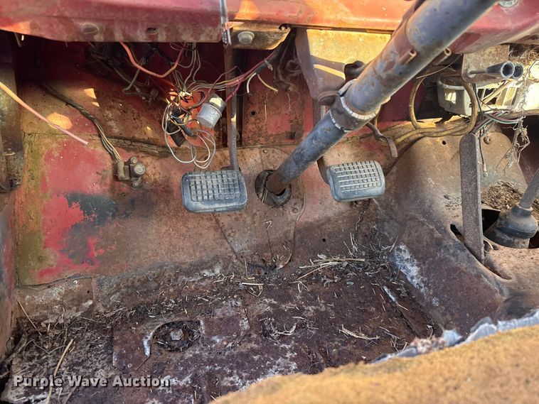 image for item ES5664 1962 Ford F600 winch truck