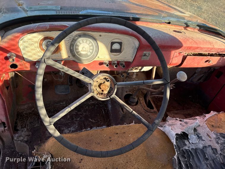 image for item ES5664 1962 Ford F600 winch truck