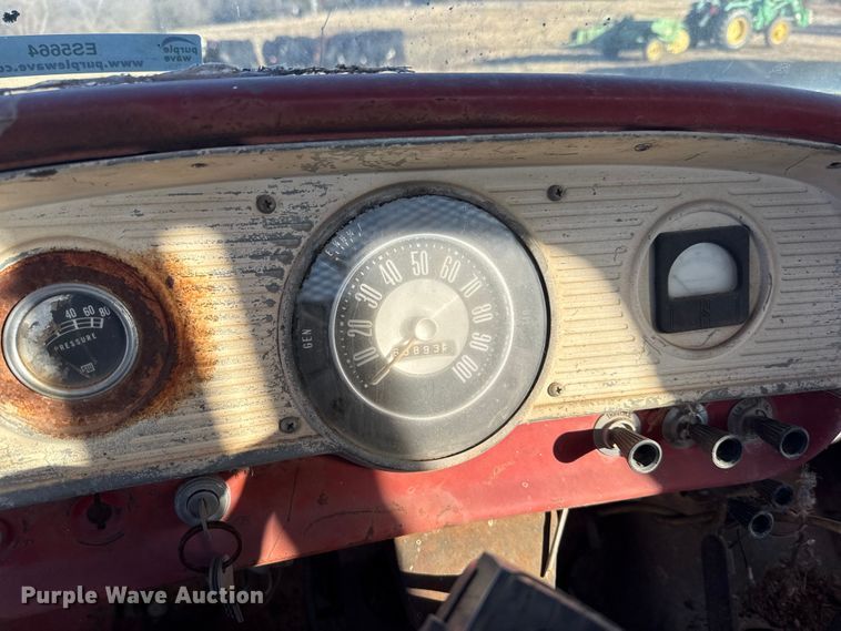 image for item ES5664 1962 Ford F600 winch truck