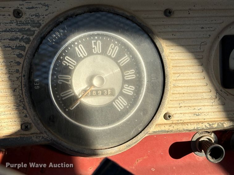 image for item ES5664 1962 Ford F600 winch truck