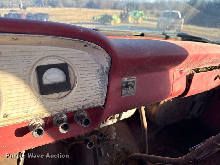 image for item ES5664 1962 Ford F600 winch truck