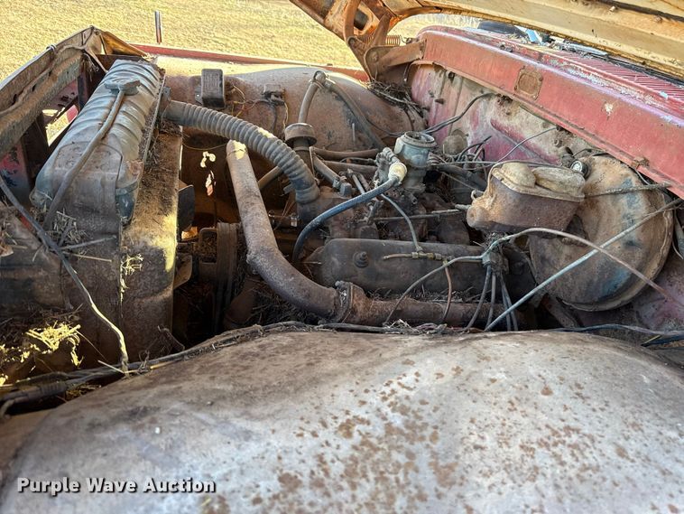 image for item ES5664 1962 Ford F600 winch truck