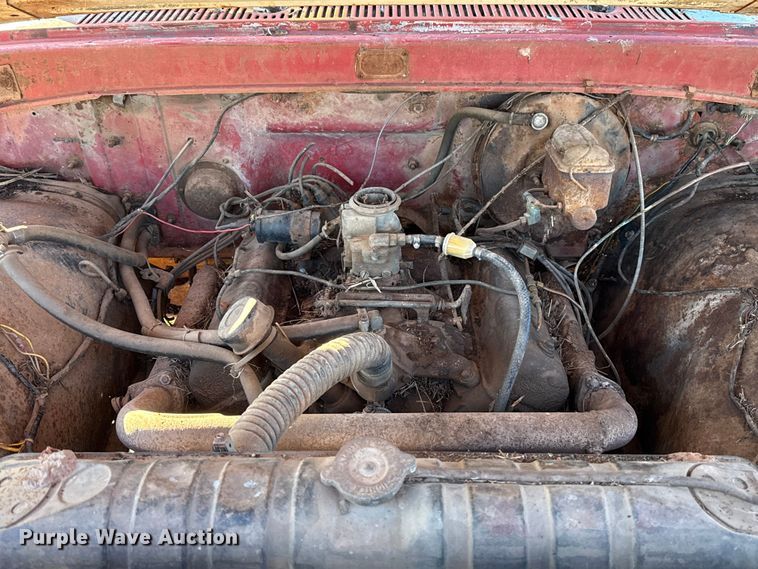 image for item ES5664 1962 Ford F600 winch truck