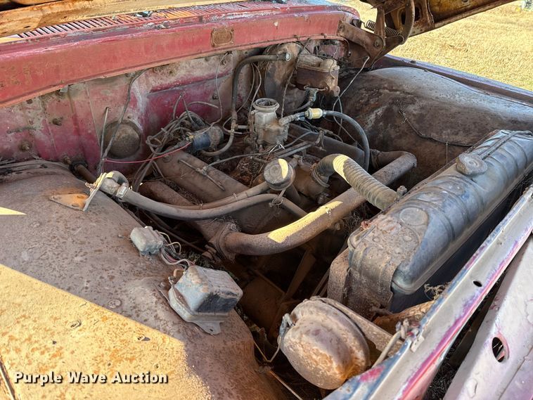 image for item ES5664 1962 Ford F600 winch truck