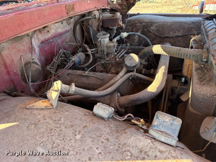 image for item ES5664 1962 Ford F600 winch truck