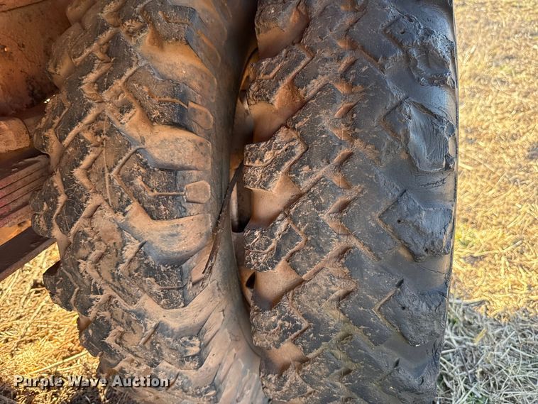 image for item ES5664 1962 Ford F600 winch truck