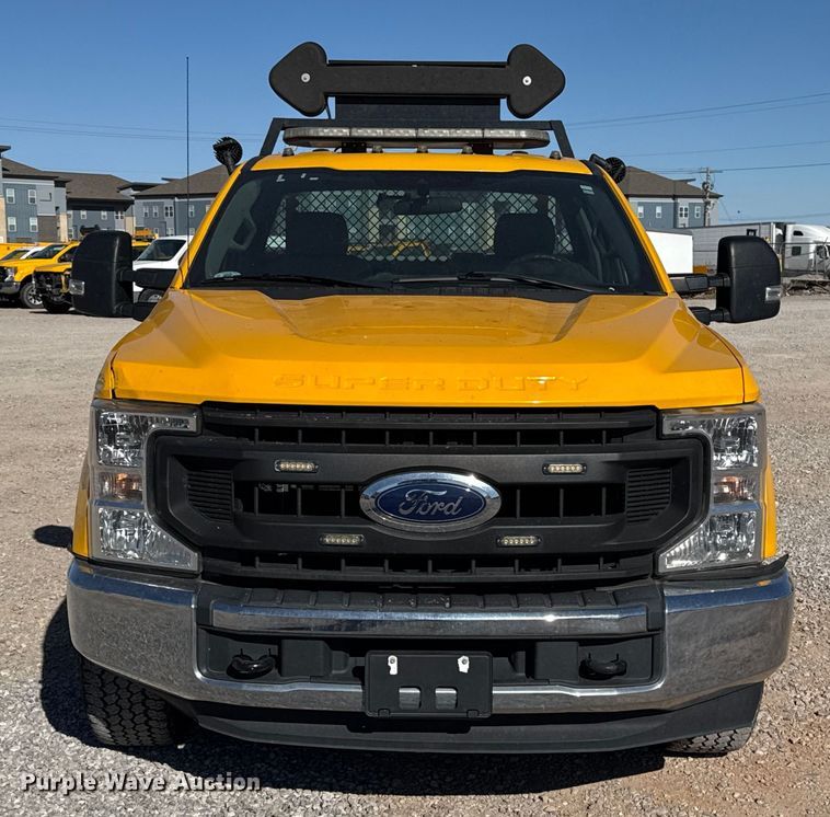 image for item ES5701 2020 Ford F350 utility bed pickup truck