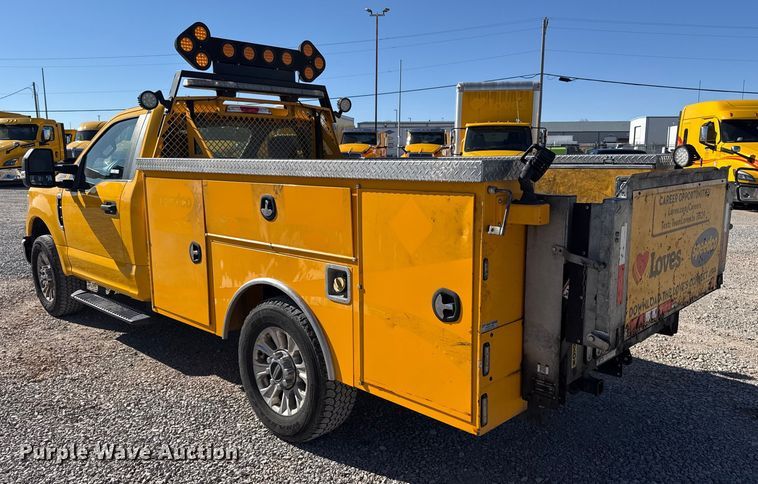 image for item ES5701 2020 Ford F350 utility bed pickup truck