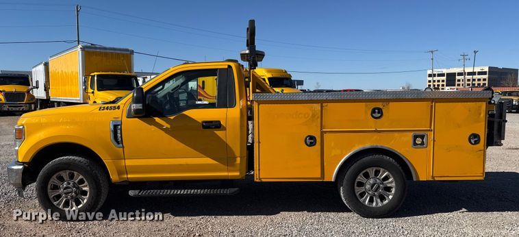 image for item ES5701 2020 Ford F350 utility bed pickup truck
