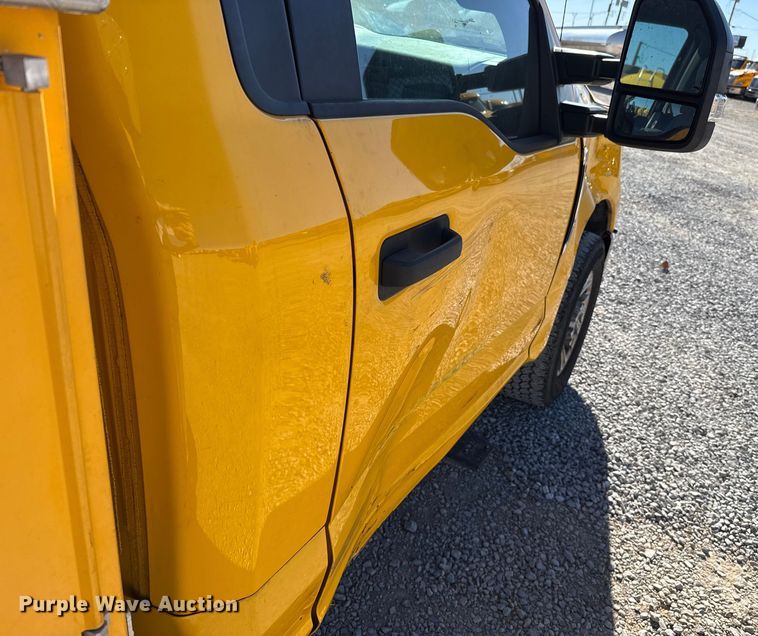 image for item ES5701 2020 Ford F350 utility bed pickup truck